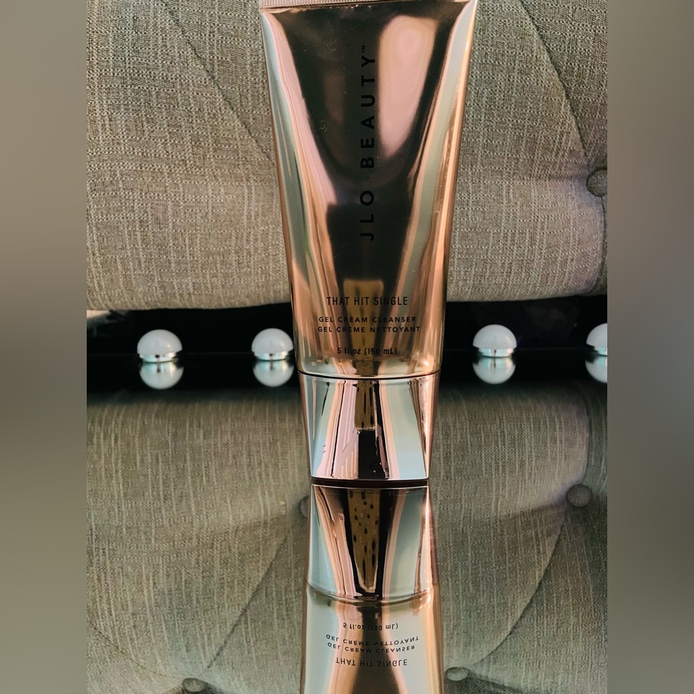 JLO Gel Cream Cleanser